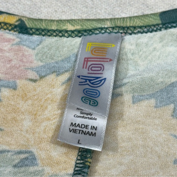 LuLaRoe - Perfect T - Floral Print Top - Size Large - NWT - Picture 6 of 14